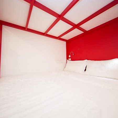 Sleepbox Hostel Taipei Exteriör bild