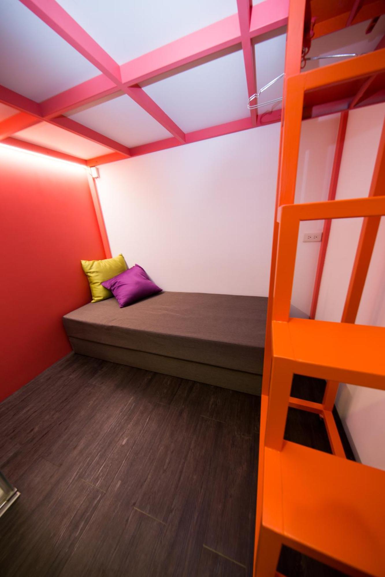 Sleepbox Hostel Taipei Exteriör bild
